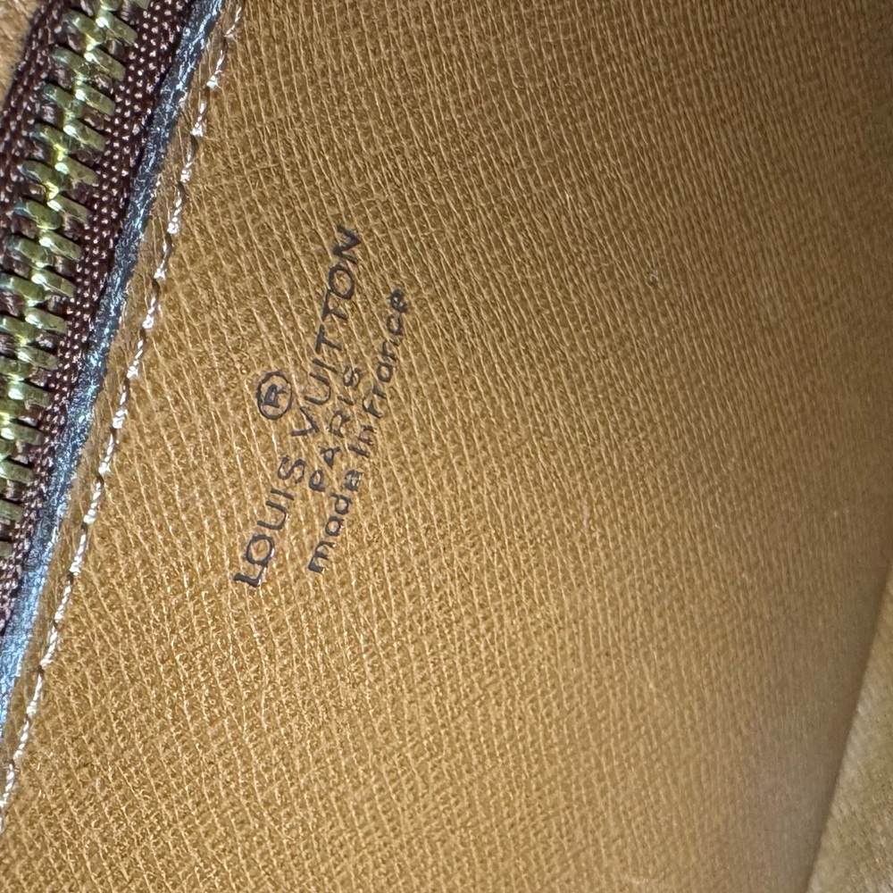 Classic Louis Vuitton Monogram Wristlet — Vintage 1988 (TH 884) - Picture 11 of 16